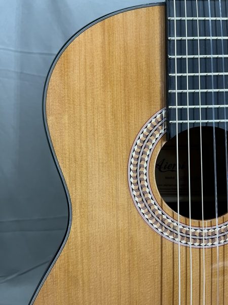 Guitarra Clásica Aiersi SC02CM · Tapa Sólida de Cedro y Caoba · Acabado Mate