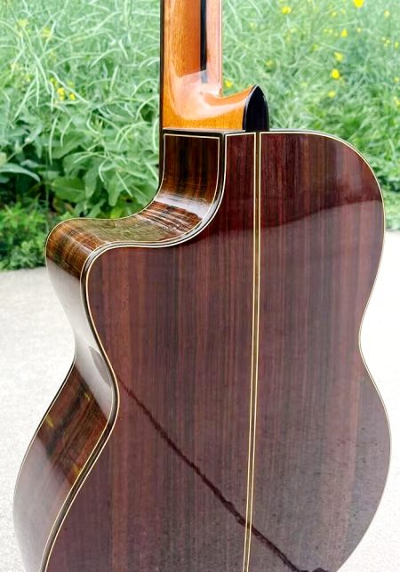 Guitarra de Concierto Aiersi Cutaway Tapa de Cedro Rojo Sólido SC093AC (Edición Calidez)